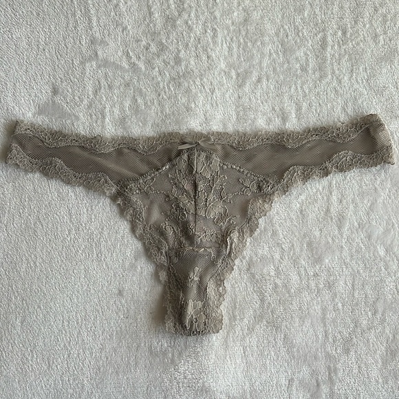 Victoria’s Secret Gray Lace Thong Panty Size M - Picture 1 of 6